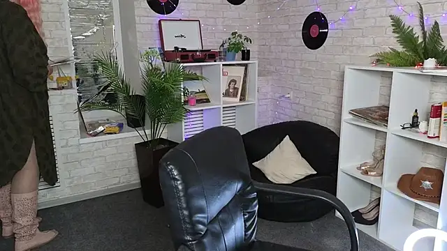 Penelope Pinky online show from 12.19.24