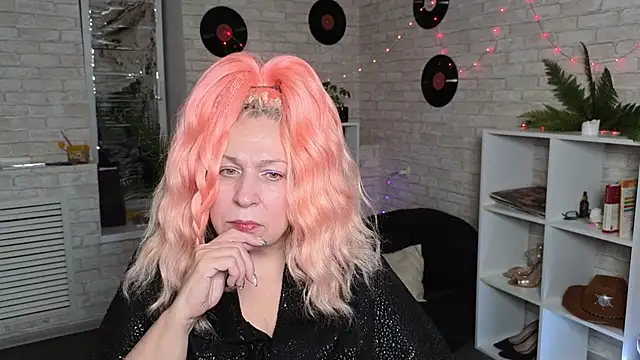 Penelope Pinky online show from 12.20.24