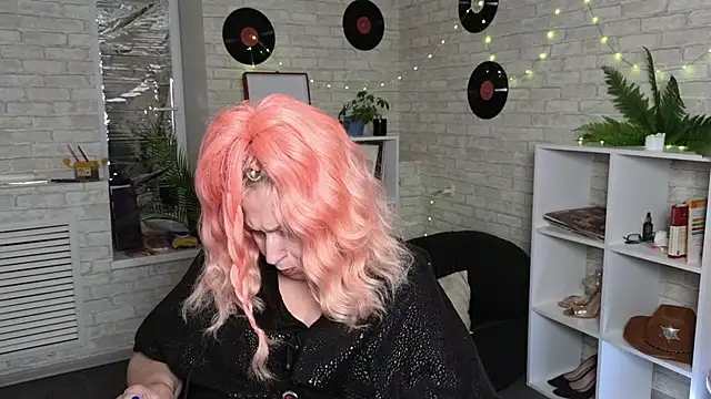 Penelope Pinky online show from 12.20.24