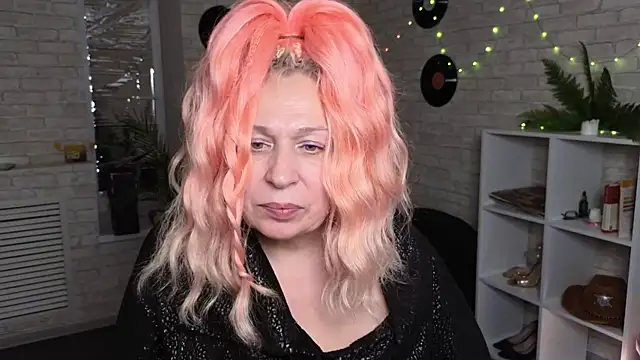 Penelope Pinky online show from 12.20.24