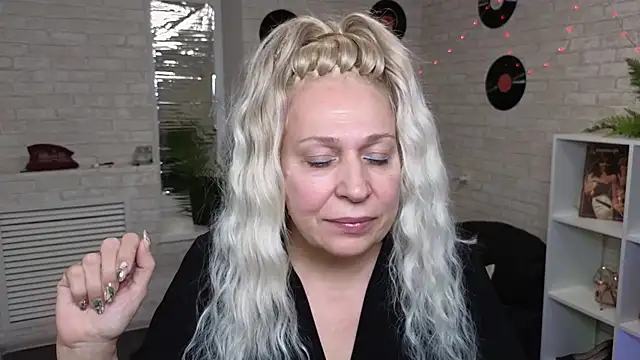 Penelope Pinky online show from 12.26.24