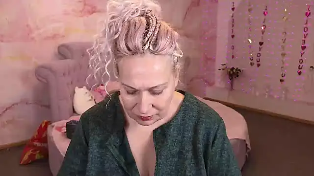 Penelope Pinky online show from 10.08.25