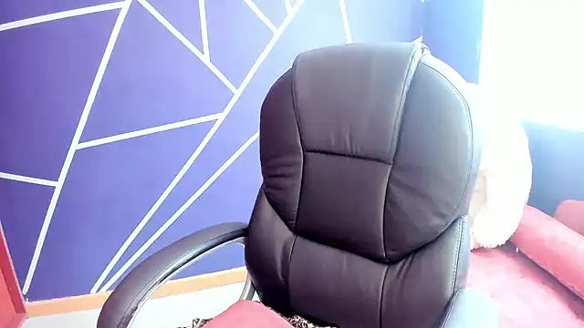 Snapshot of milufontier chatting on 01.31.25 milufontier online show from 01.31.25