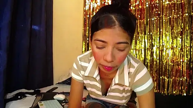 Snapshot of anais_tgn chatting on 12.28.24 anais tgn online show from 12.28.24