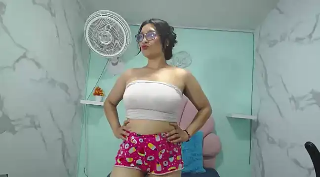 Snapshot of karime_sexygirl chatting on 01.16.25 karime sexygirl online show from 01.16.25
