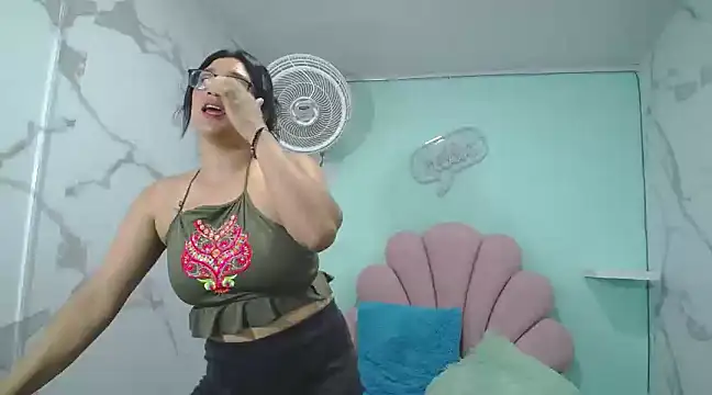 Snapshot of karime_sexygirl chatting on 01.19.25 karime sexygirl online show from 01.19.25