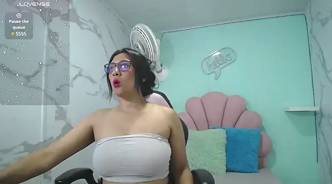 Snapshot of karime_sexygirl chatting on 01.28.25 karime sexygirl online show from 01.28.25