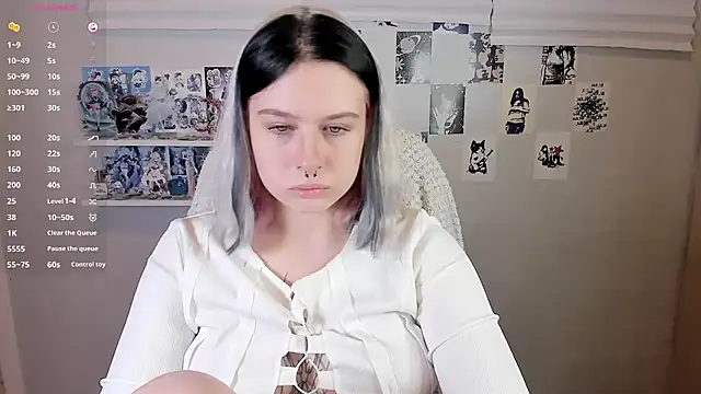 Snapshot of tender_kiitty chatting on 10.29.25 tender kiitty online show from 10.29.25