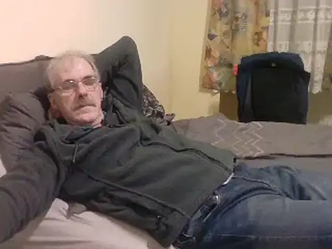 Snapshot of farock chatting on 12.19.24 farock online show from 12.19.24