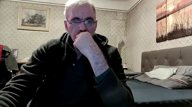 Snapshot of farock chatting on 12.27.24 farock online show from 12.27.24