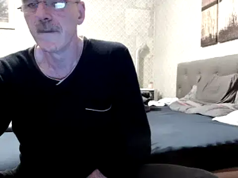 Snapshot of farock chatting on 03.22.25 farock online show from 03.22.25