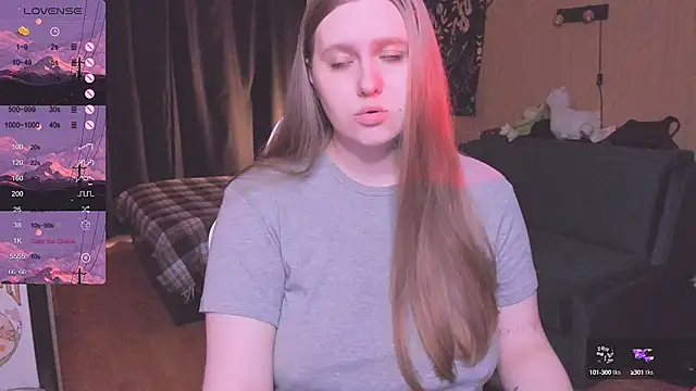 Snapshot of Alice_Dreamgirl_ chatting on 10.15.25 Alice Dreamgirl online show from 10.15.25