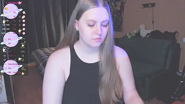 Snapshot of Alice_Dreamgirl_ chatting on 10.18.25 Alice Dreamgirl online show from 10.18.25