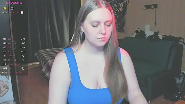 Snapshot of Alice_Dreamgirl_ chatting on 10.21.25 Alice Dreamgirl online show from 10.21.25