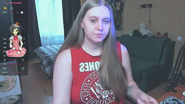 Snapshot of Alice_Dreamgirl_ chatting on 10.29.25 Alice Dreamgirl online show from 10.29.25