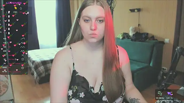 Snapshot of Alice_Dreamgirl_ chatting on 10.31.25 Alice Dreamgirl online show from 10.31.25