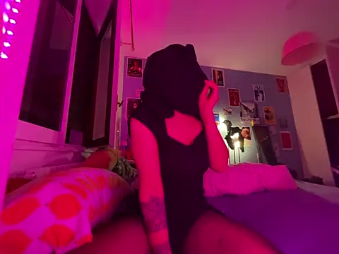 Snapshot of littlewitchxoxo chatting on 12.15.24 littlewitchxoxo online show from 12.15.24