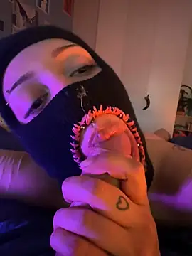 Snapshot of littlewitchxoxo chatting on 02.22.25 littlewitchxoxo online show from 02.22.25