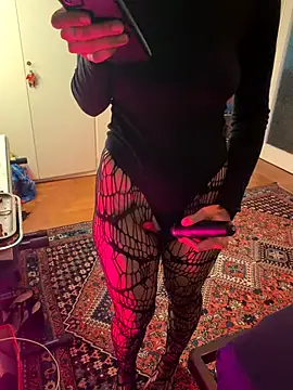 Snapshot of littlewitchxoxo chatting on 10.26.25 littlewitchxoxo online show from 10.26.25