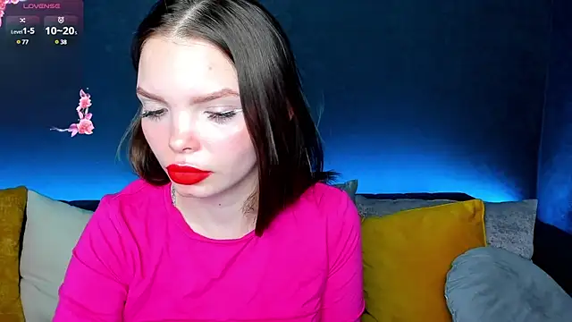 Curvy Dynamite  online show from 02.11.25