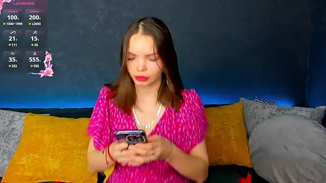 Curvy Dynamite  online show from 02.12.25