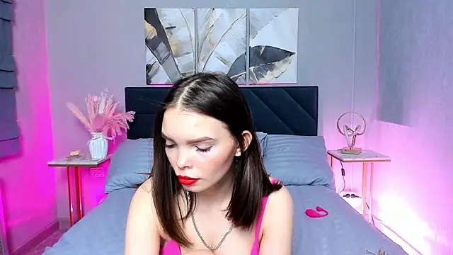 Curvy Dynamite  online show from 02.19.25