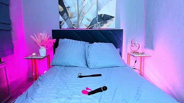 Curvy Dynamite  online show from 03.01.25