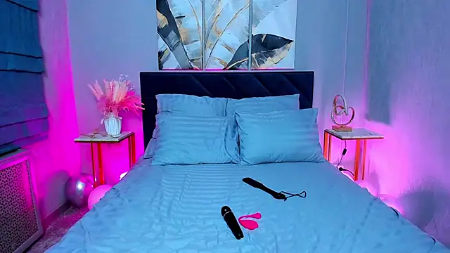 Curvy Dynamite  online show from 03.14.25