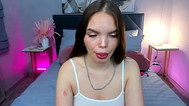 Curvy Dynamite  online show from 10.17.25