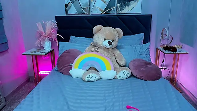 Curvy Dynamite  online show from 11.18.25