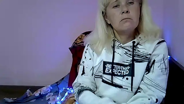 Snapshot of sakura_blonde chatting on 12.28.24 sakura blonde online show from 12.28.24