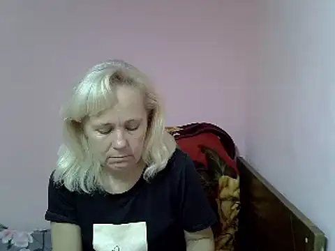Snapshot of sakura_blonde chatting on 12.30.24 sakura blonde online show from 12.30.24