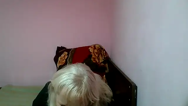 Snapshot of sakura_blonde chatting on 02.15.25 sakura blonde online show from 02.15.25