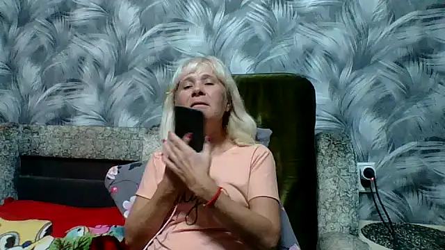 Snapshot of sakura_blonde chatting on 10.11.25 sakura blonde online show from 10.11.25