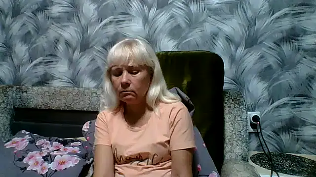 Snapshot of sakura_blonde chatting on 10.12.25 sakura blonde online show from 10.12.25