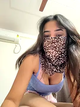 Snapshot of Kirti_Mittal chatting on 11.17.25 Kirti Mittal online show from 11.17.25