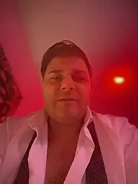 SecretlyDD online show from 02.04.25