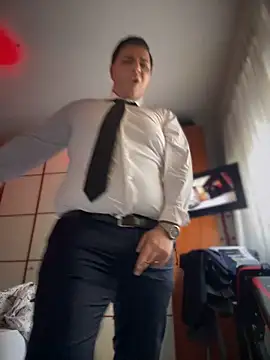 SecretlyDD online show from 02.05.25