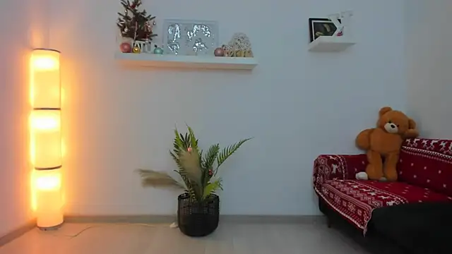 Snapshot of Julya_Anna chatting on 12.23.24 Julya Anna online show from 12.23.24