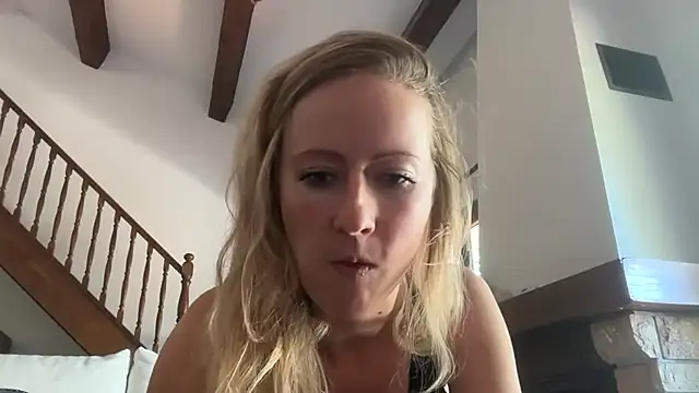 Snapshot of Emmy_frenchie chatting on 11.03.25 Emmy frenchie online show from 11.03.25