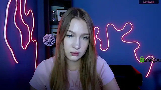 Snapshot of playful_sophie chatting on 09.30.25 playful sophie online show from 09.30.25