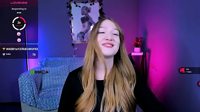 Snapshot of playful_sophie chatting on 10.06.25 playful sophie online show from 10.06.25