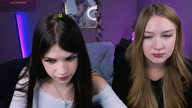 Snapshot of playful_sophie chatting on 10.09.25 playful sophie online show from 10.09.25