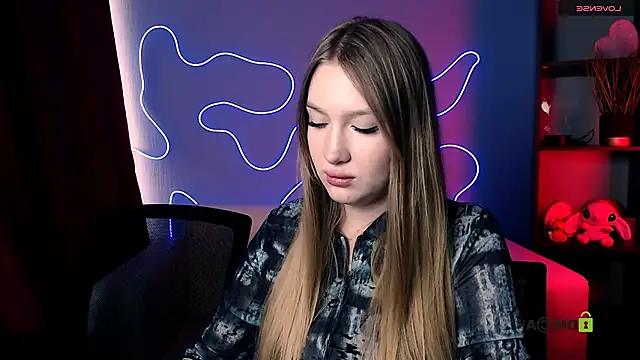 Snapshot of playful_sophie chatting on 10.12.25 playful sophie online show from 10.12.25