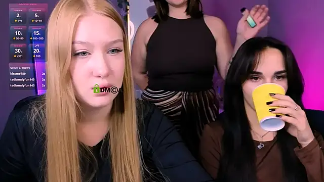 Snapshot of playful_sophie chatting on 10.21.25 playful sophie online show from 10.21.25