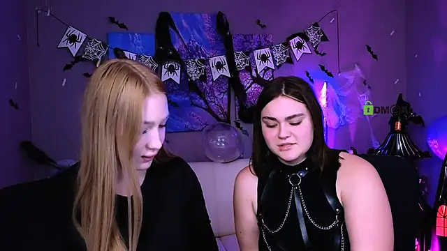 Snapshot of playful_sophie chatting on 10.28.25 playful sophie online show from 10.28.25