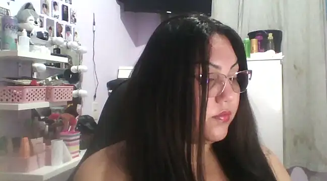 Paolaa hoot online show from 02.14.25