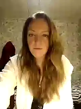 Snapshot of KattyLuuu chatting on 12.28.24 KattyLuuu online show from 12.28.24