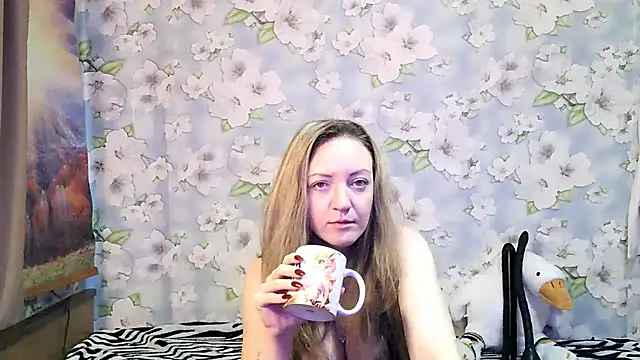 KattyLuuu online show from 10.05.25