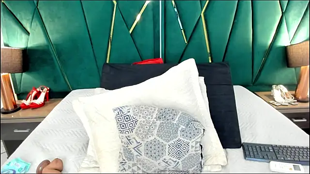 Snapshot of Tamara_Myller chatting on 04.01.26 Tamara Myller online show from 04.01.26